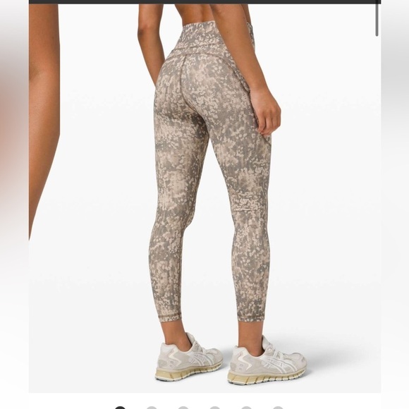 Lululemon Invigorate High-Rise Leggings 25" Sz 4 - Picture 3 of 16